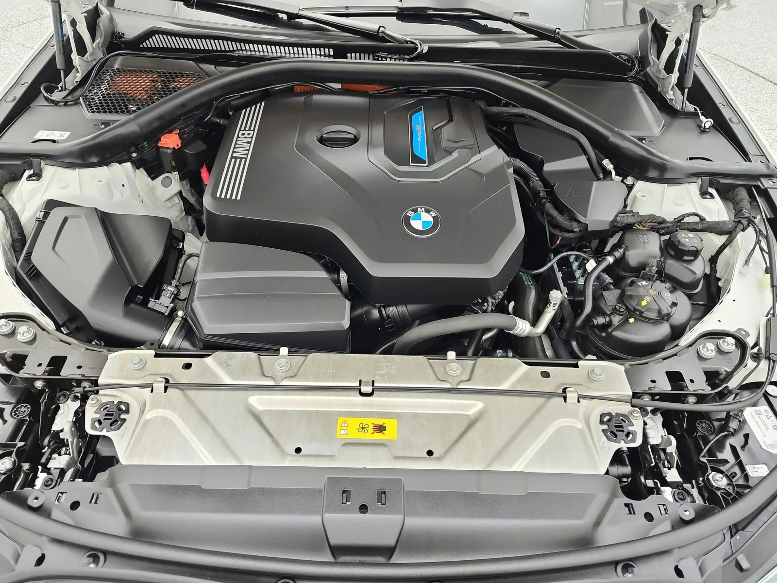 Used 2024 Alpine White BMW 330e Plug-In Hybrid image 17