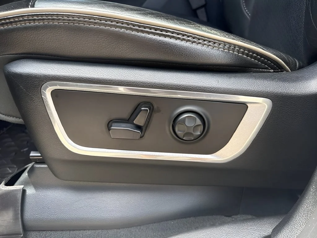 Used 2019  Ram Laramie image 10