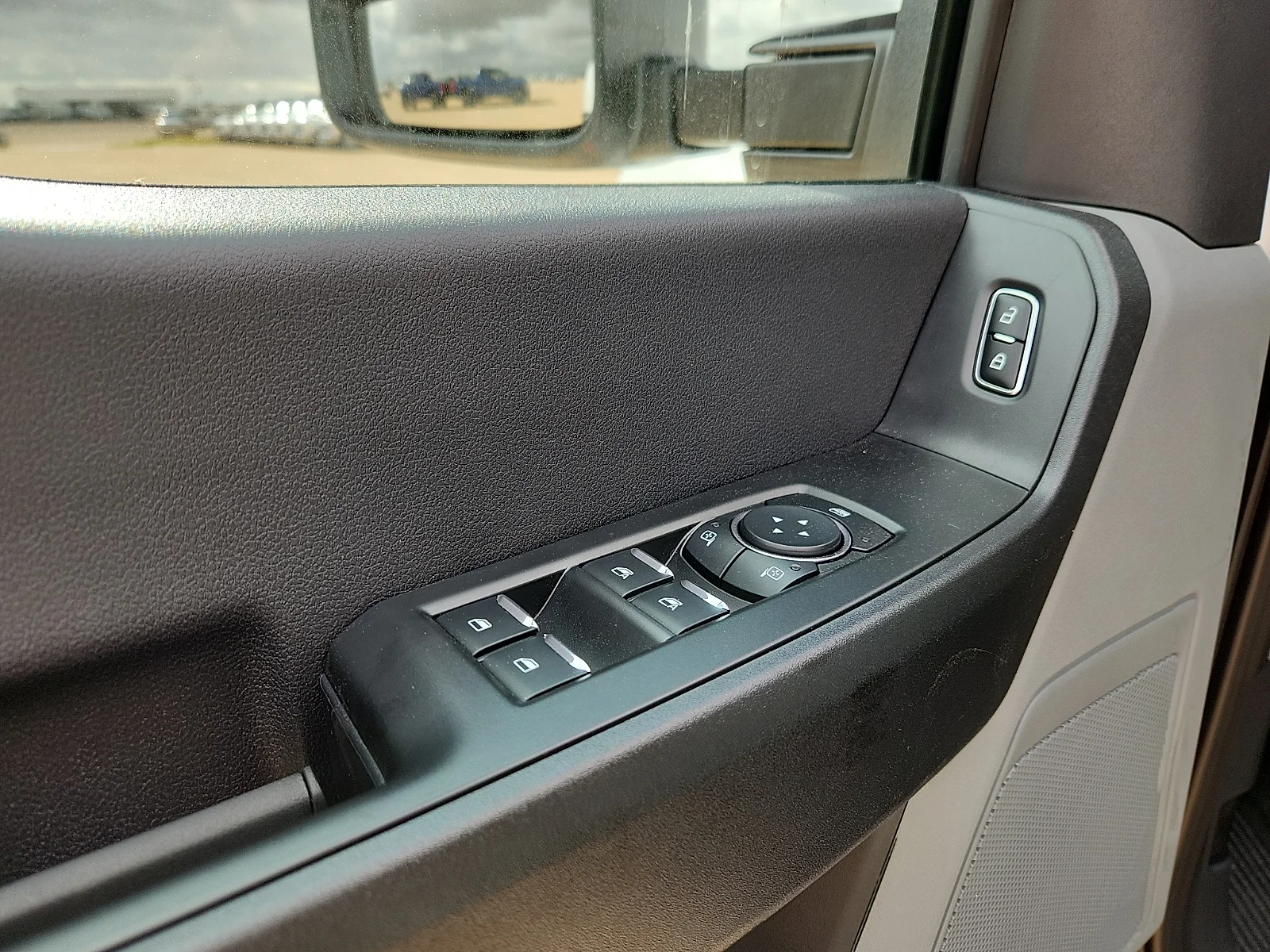 New 2026 Oxford White Ford F-250® XL image 15