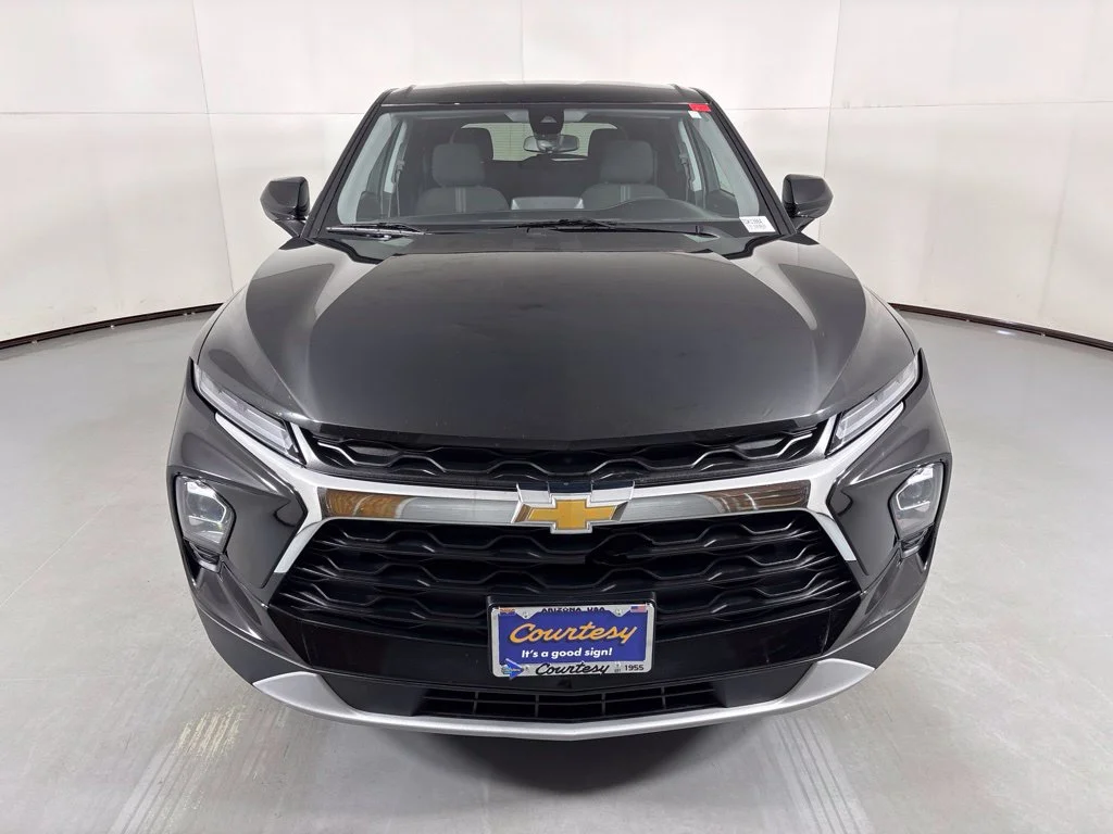 Used 2025 Black Chevrolet LT image 3
