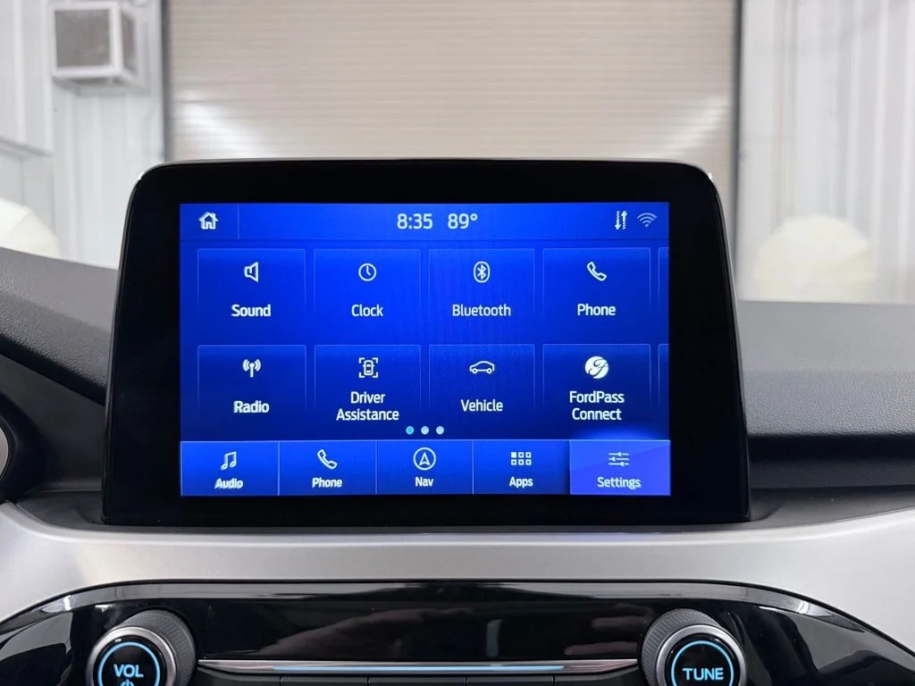 Used 2020 Red Ford SE image 21