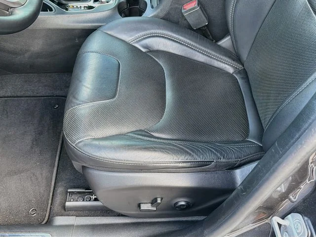 Used 2019 Gray Jeep Limited image 19