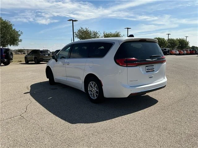 Used 2025 Bright White Clearcoat Chrysler Select Front-Wheel Drive Passenger image 6