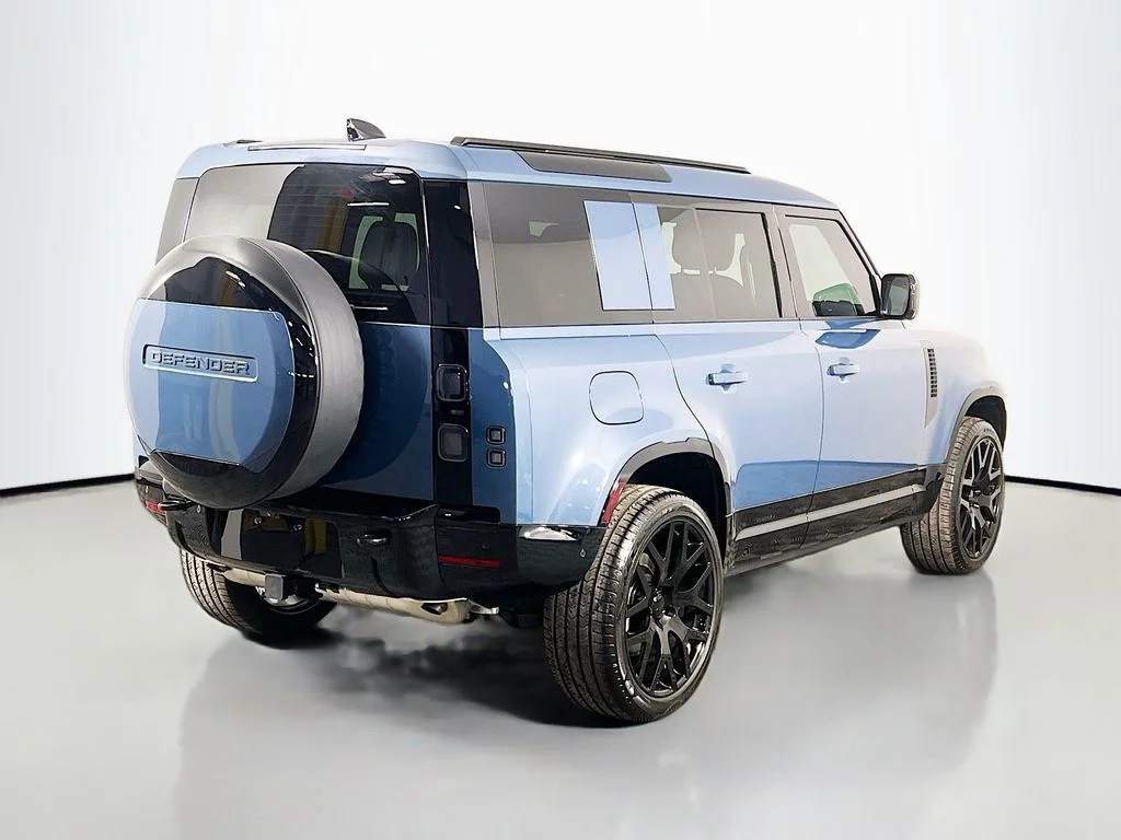 Used 2026 Tasman Blue Metallic Land Rover X-Dynamic SE image 5