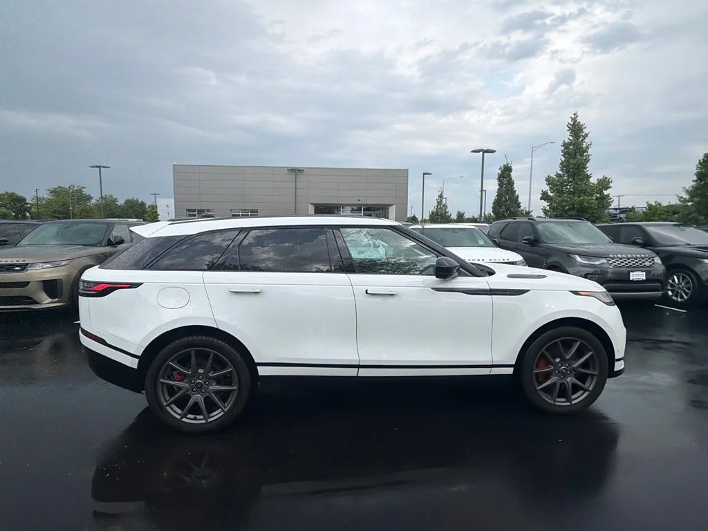 Used 2025 White Land Rover Dynamic HSE image 6