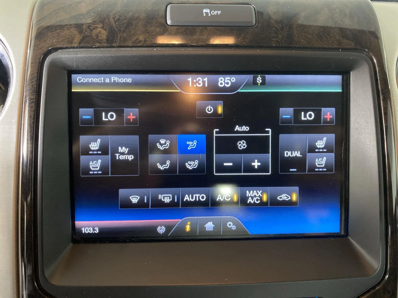 Used 2014 White Platinum Metallic Tri-Coat Ford  image 31