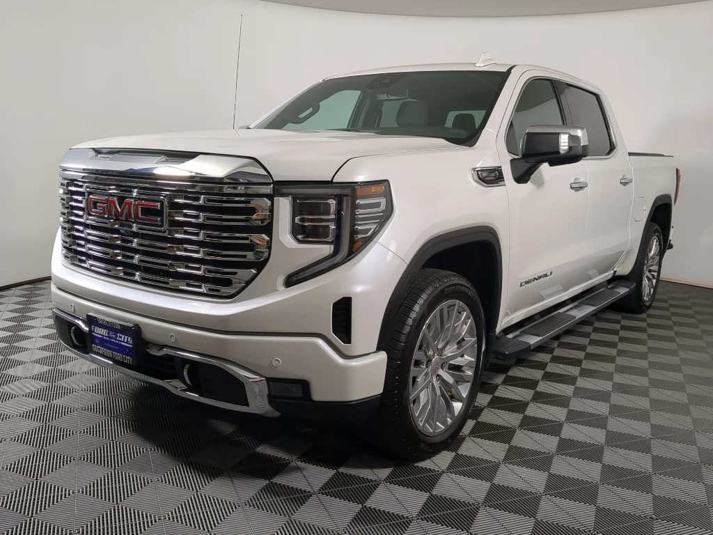 Used 2022 White GMC Denali image 5