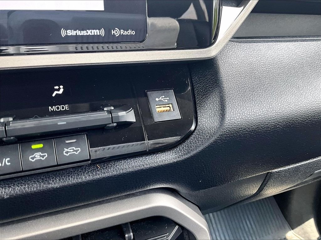Used 2022 Green Toyota SR5 image 27