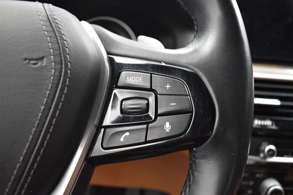 Used 2018 Blue BMW 530i xDrive image 7