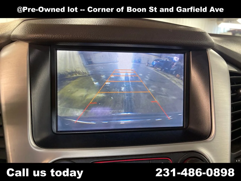 Used 2015 Silver GMC SLT image 24