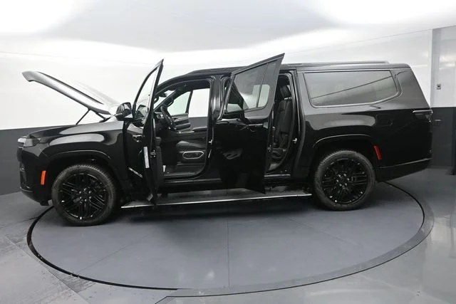 New 2026 High Gloss Black Exterior Paint Jeep Limited Reserve image 37