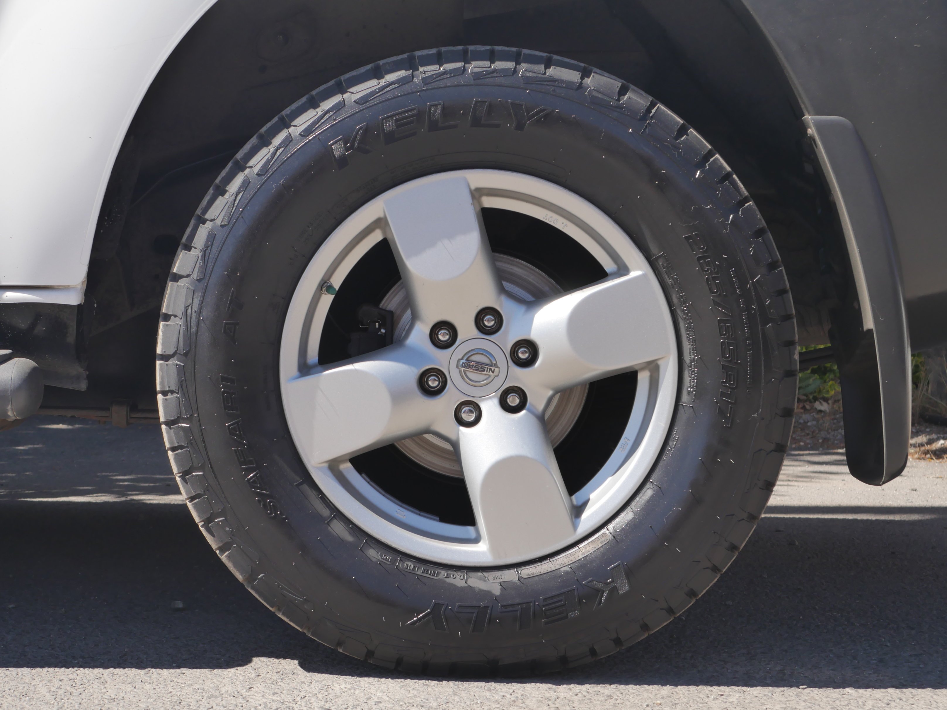Used 2008 Avalanche Nissan SE image 14