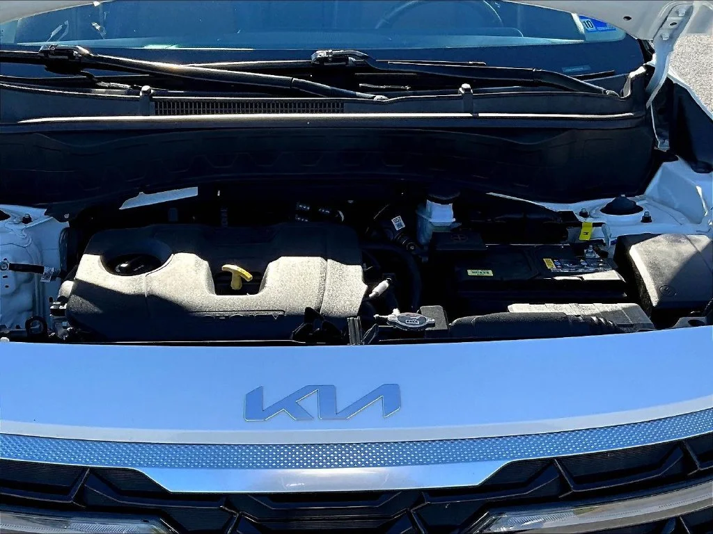 Used 2024 White Kia S image 30