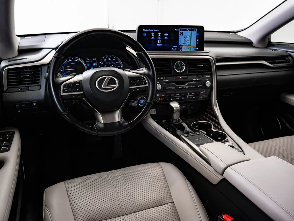 Used 2022 White Pearl Lexus 450hL Luxury image 4