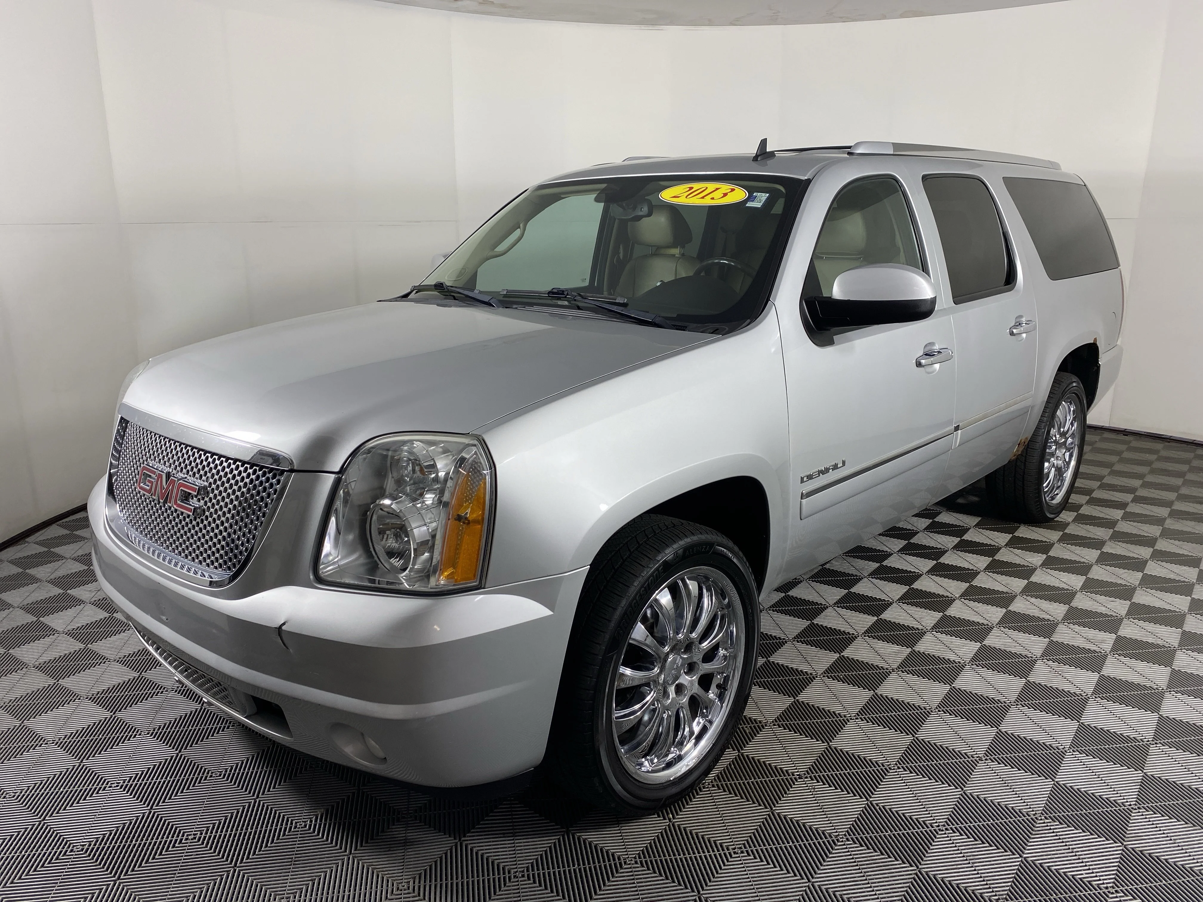 Used 2013 Quicksilver Metallic GMC  image 9