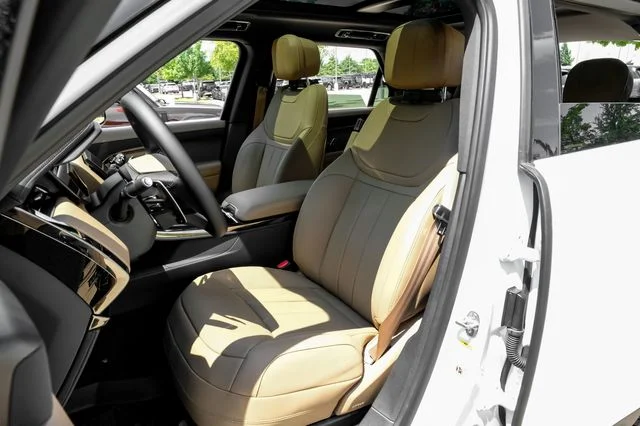 New 2026 Fuji White Land Rover SE image 39
