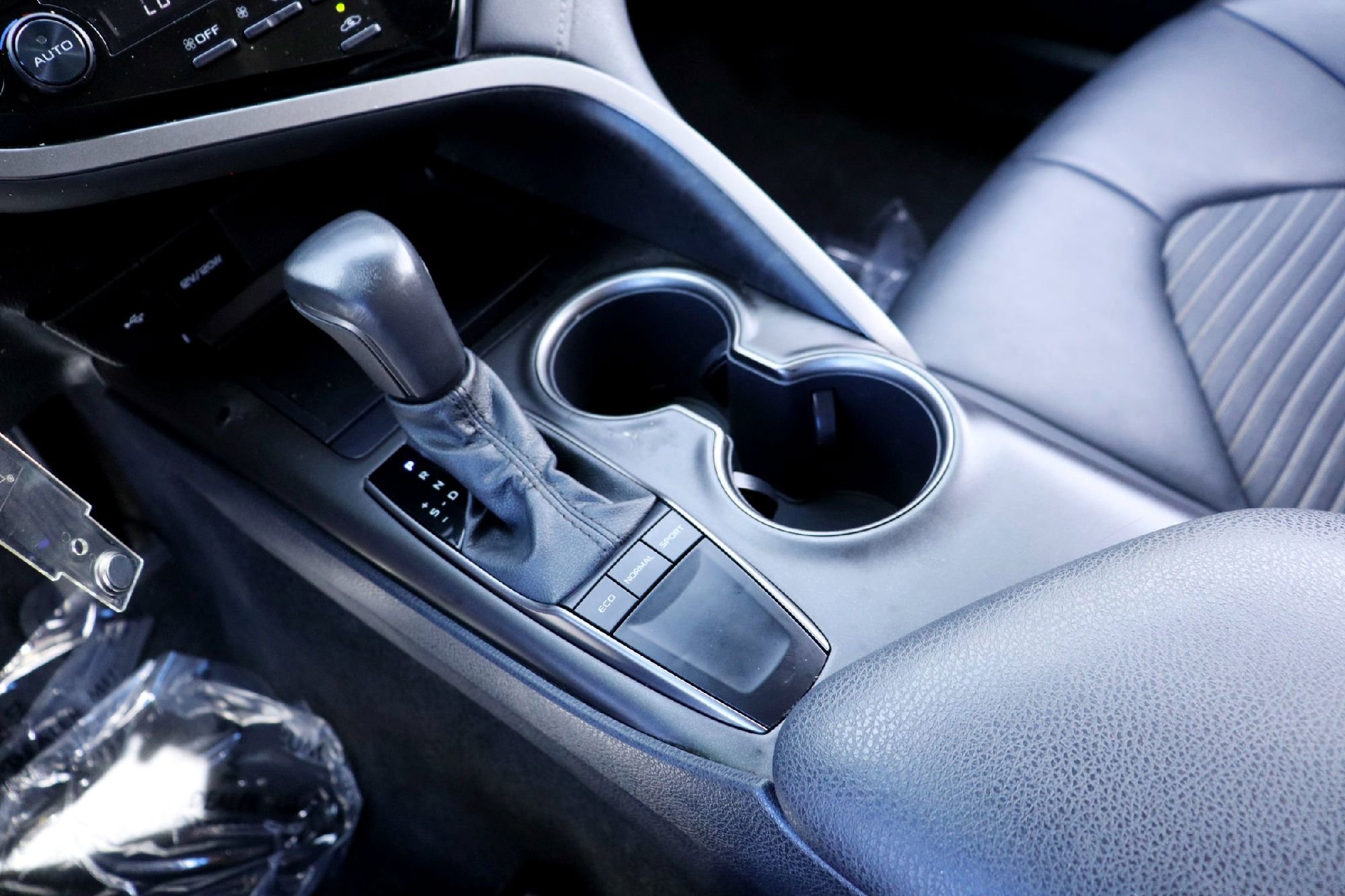2022 Toyota Camry SE - Photo 18