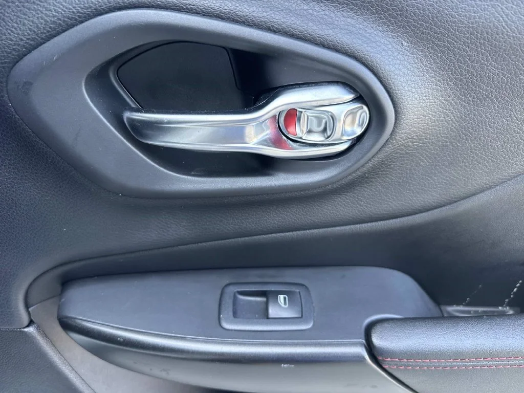 Used 2019 Pearl White Pearlcoat Jeep Trailhawk image 21