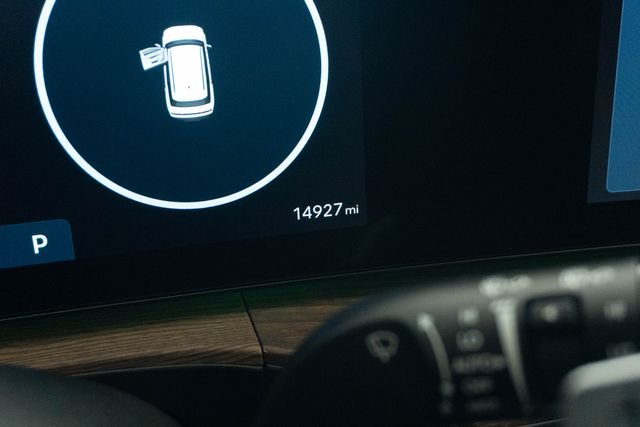 2025 Hyundai Santa Fe Limited - Photo 16