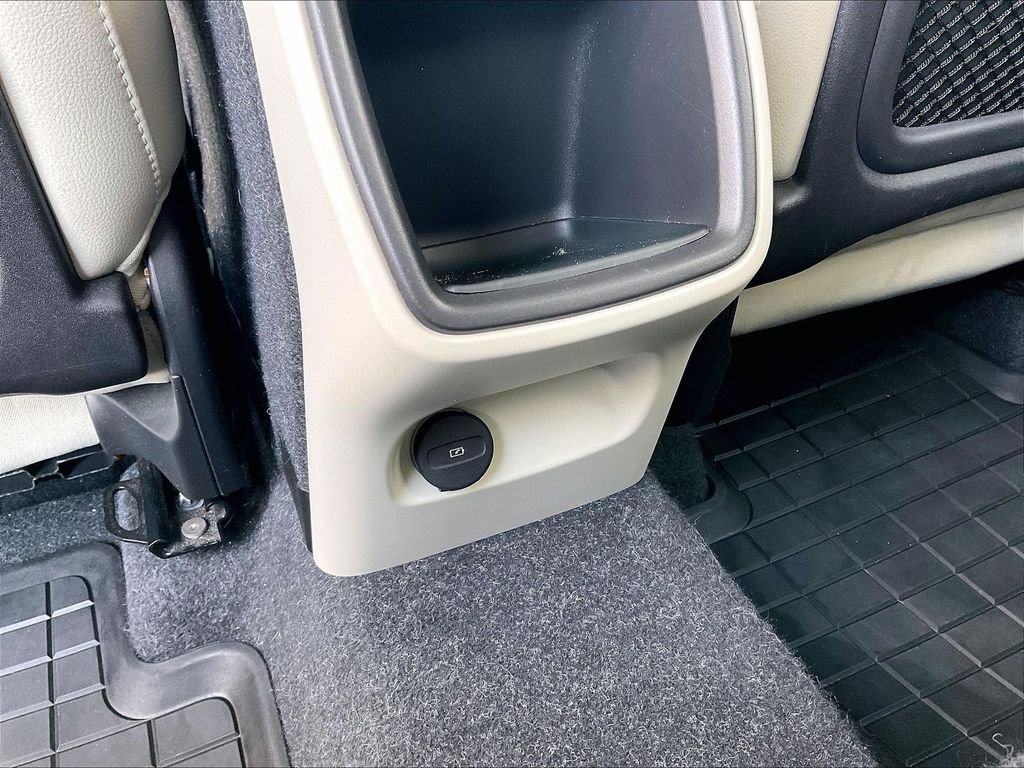 Used 2020 White Volvo Momentum image 26