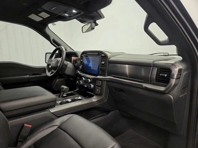 Used 2024  Ford Lariat image 39