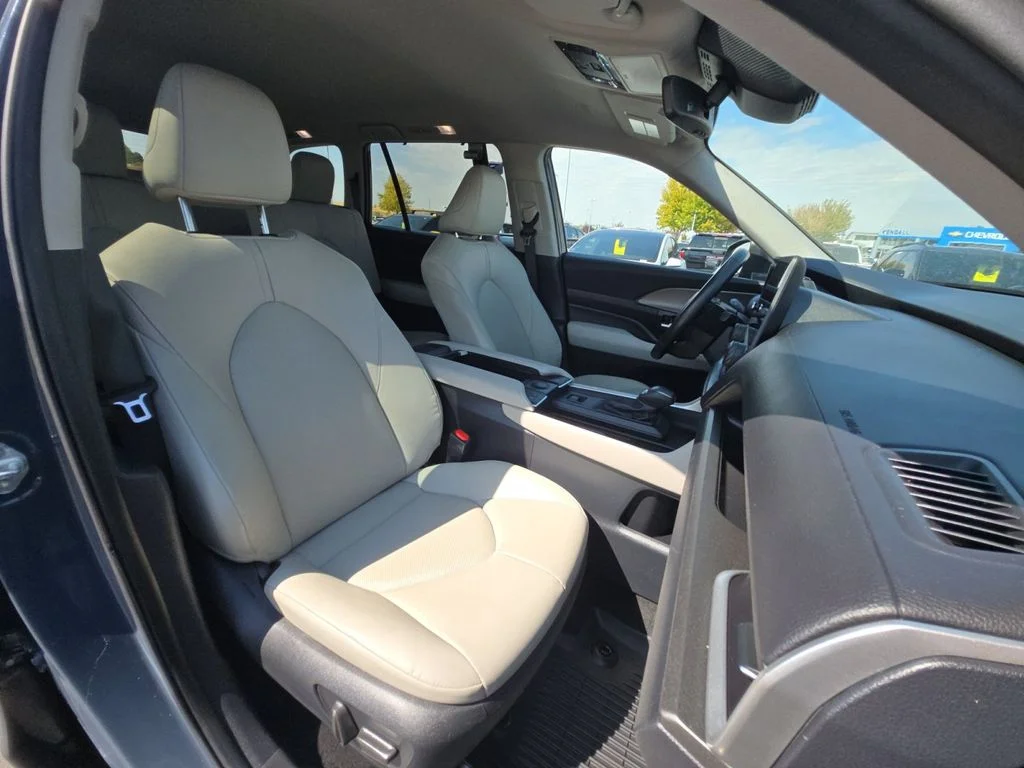 Used 2024 White Toyota XLE image 36