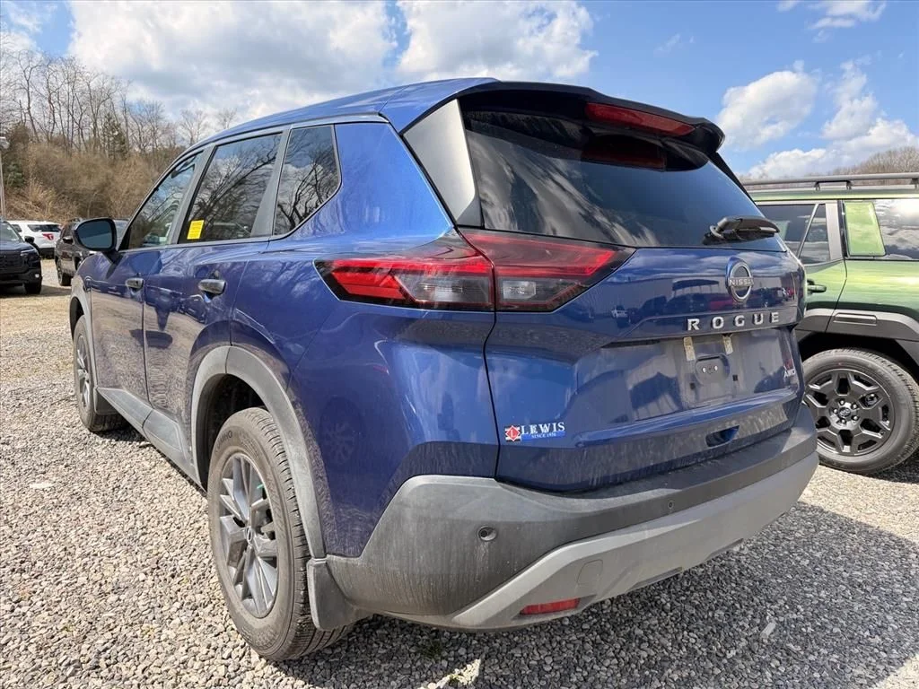 Used 2023 Blue Nissan S image 18
