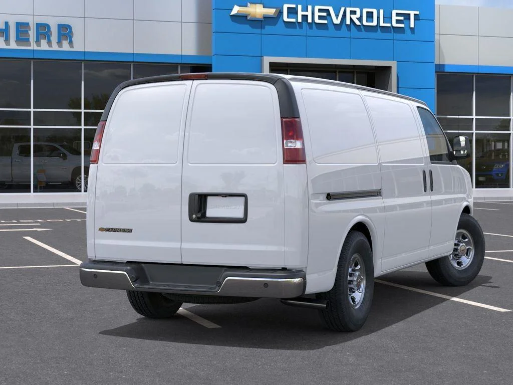 New 2026 Summit White Chevrolet WT image 4