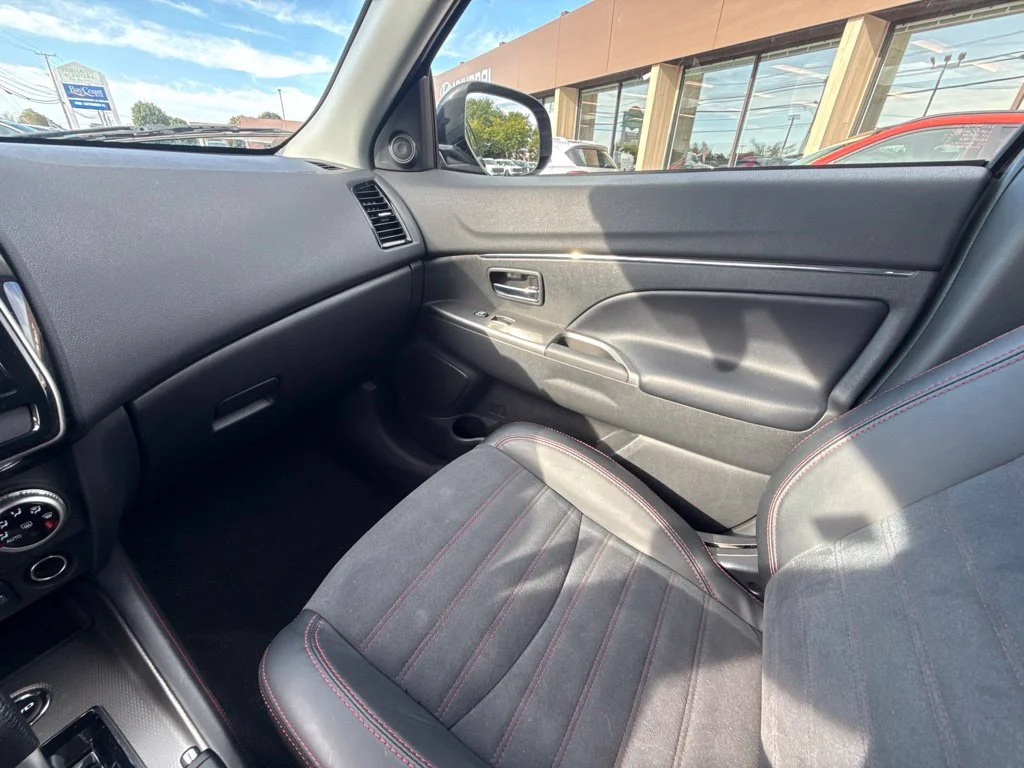 Used 2024 Silver Mitsubishi 2.0 SE image 24