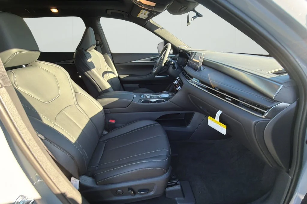 New 2027 HARBOR GRAY INFINITI Sport AWD image 14