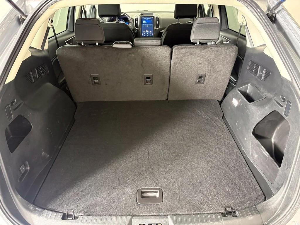 Used 2022 Silver Ford SE image 36