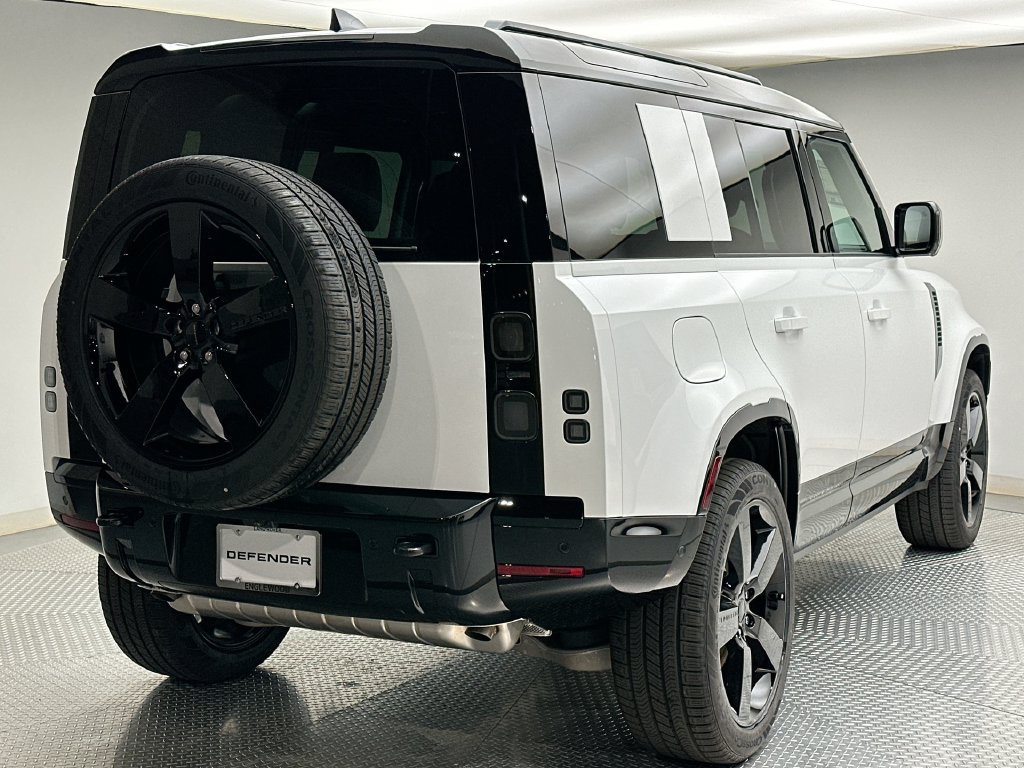 New 2026 Fuji White Land Rover X-Dynamic SE image 3