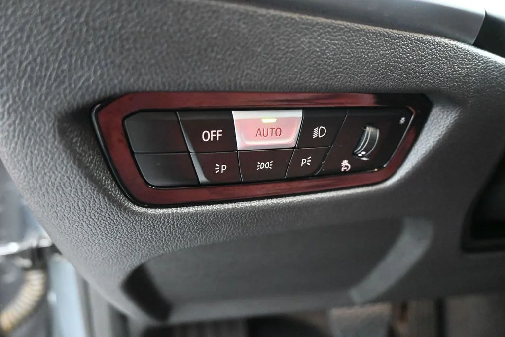 Used 2023 Gray BMW eDrive40 image 13