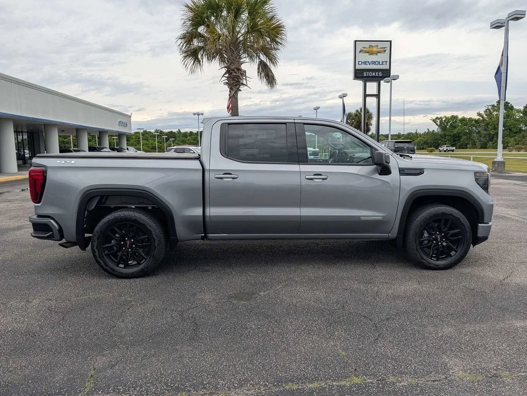 Used 2024 Silver GMC Elevation image 4