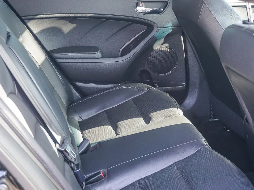 Used 2016 Black Kia EX image 13