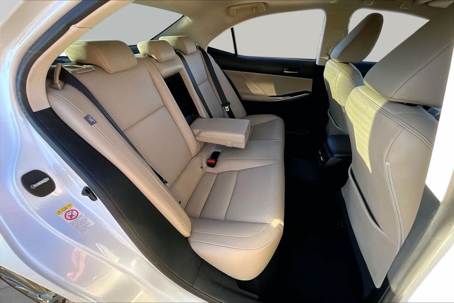 Used 2017 Eminent White Pearl Lexus  image 18
