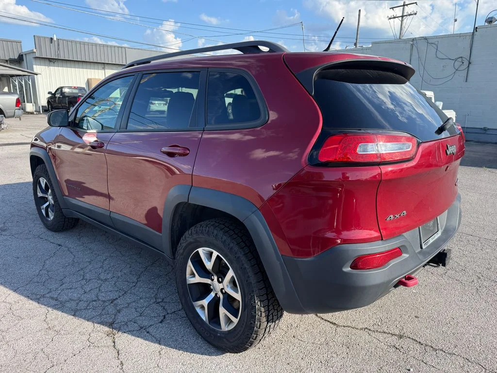 Used 2015 Red Jeep Trailhawk image 11