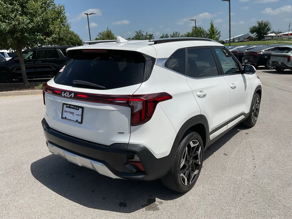 Used 2024 Snow White Pearl Kia SX image 9
