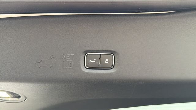 Used 2025 White Lincoln Black Label image 30