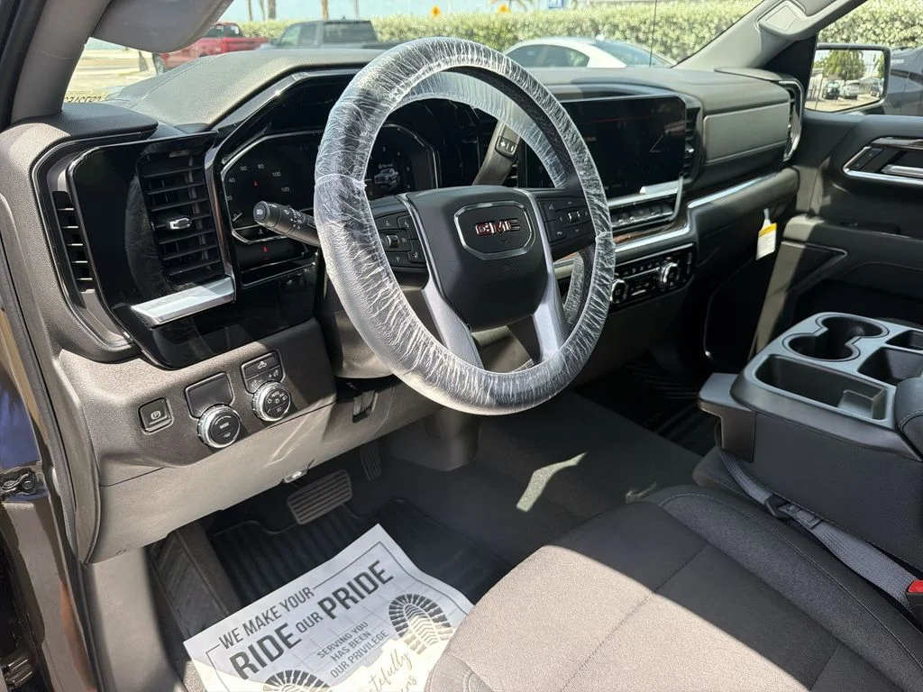 Used 2023 Brown GMC Elevation image 16