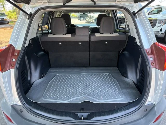 Used 2015 Silver Toyota XLE image 18