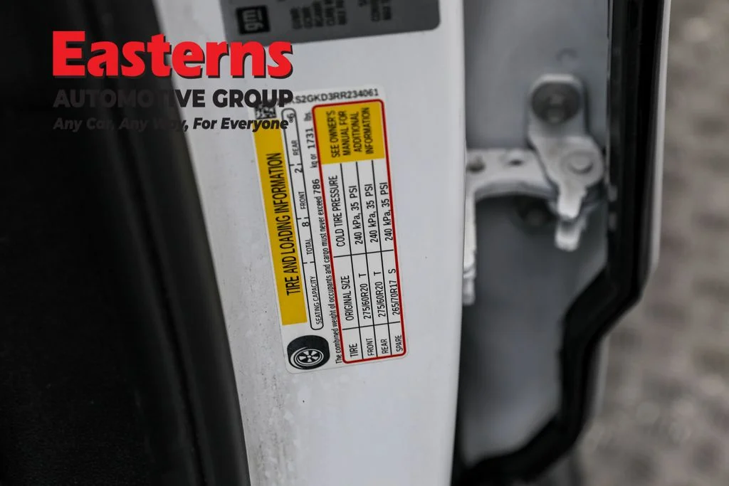 Used 2024 White GMC SLT image 39