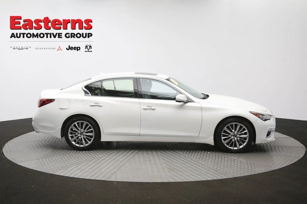 Used 2023 White INFINITI LUXE image 49