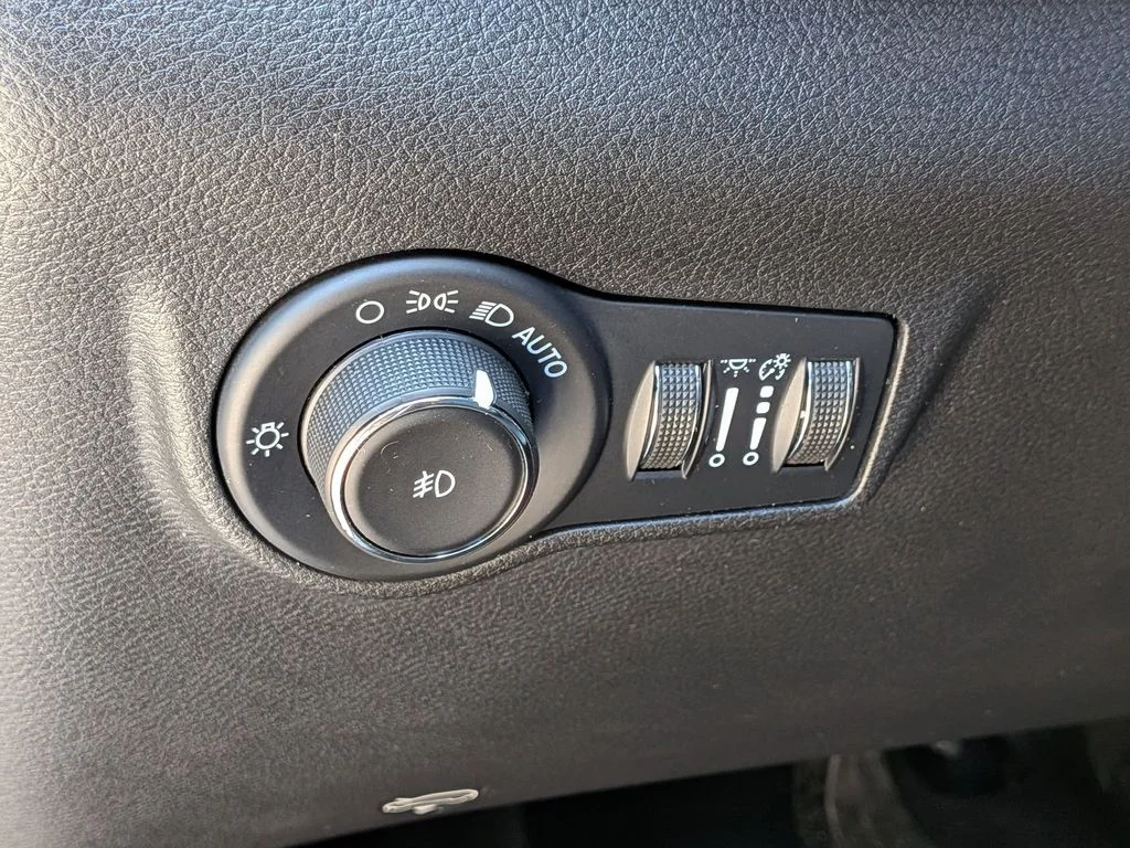 Used 2023 Silver Jeep Limited image 14