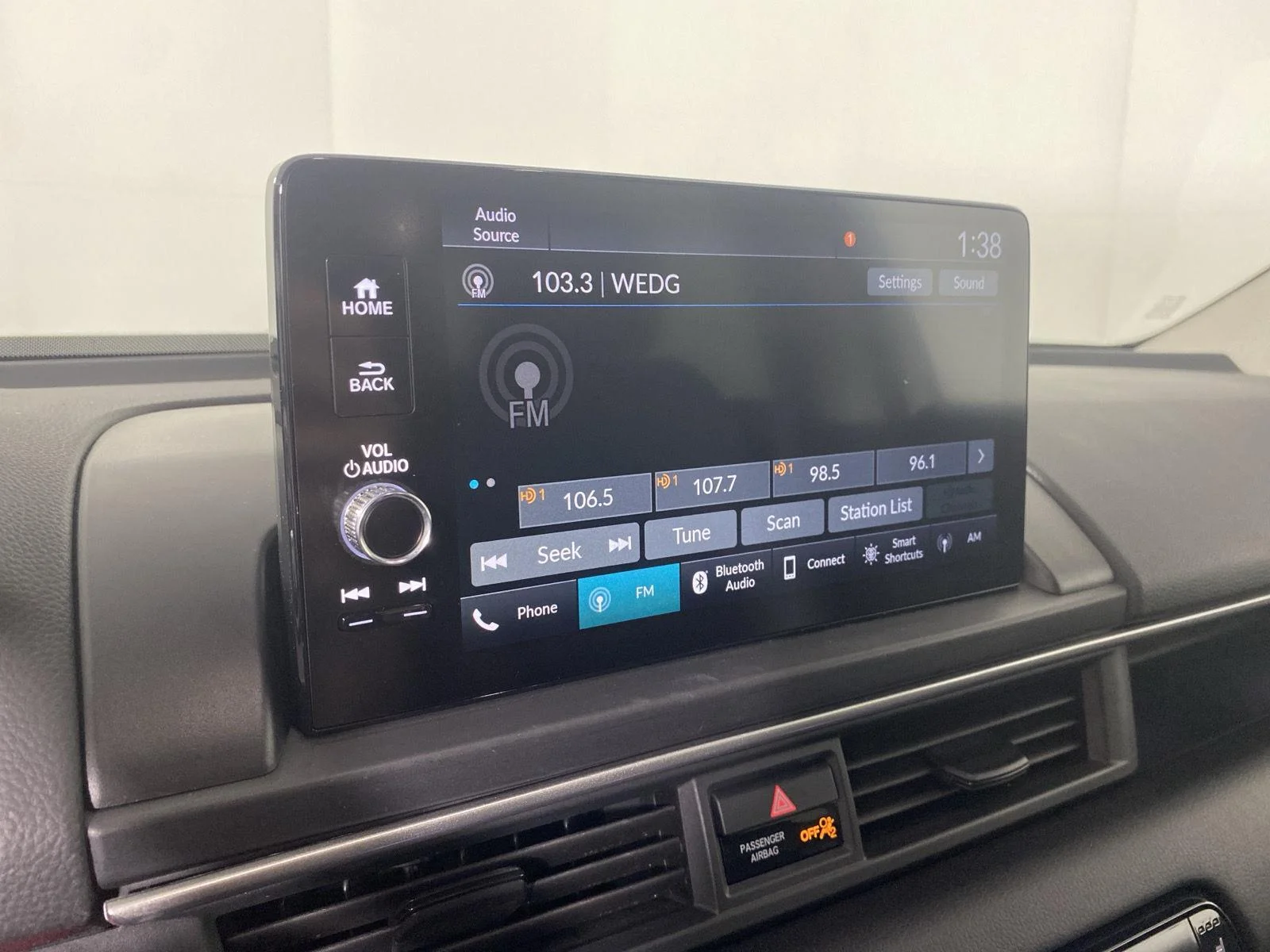 Used 2023 Platinum White Pearl Honda EX-L image 19
