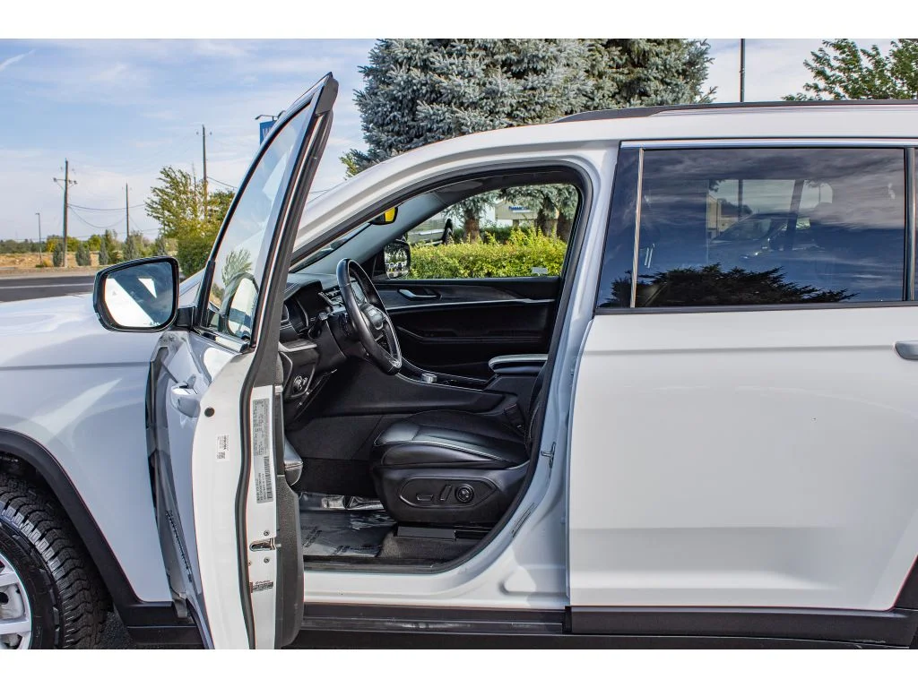 Used 2021 Bright White Clearcoat Jeep Limited image 27