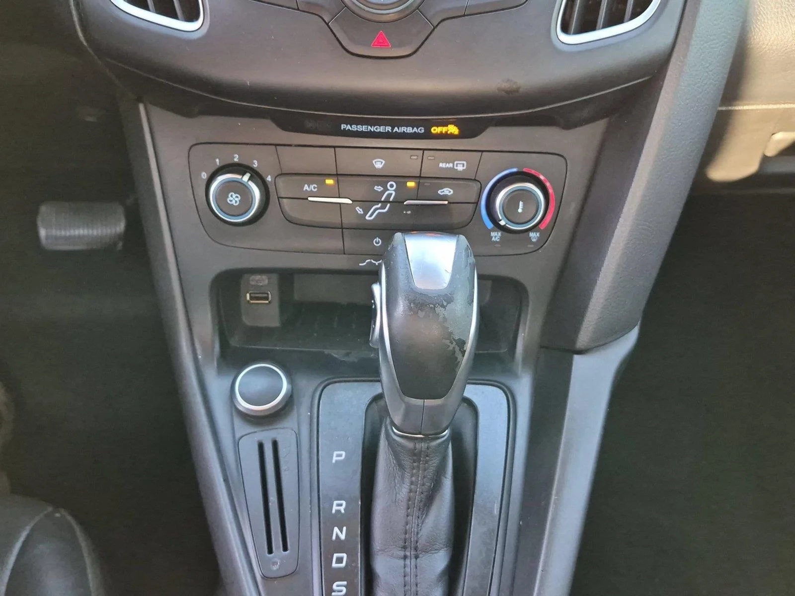 Used 2016 Shadow Black Ford SE image 26
