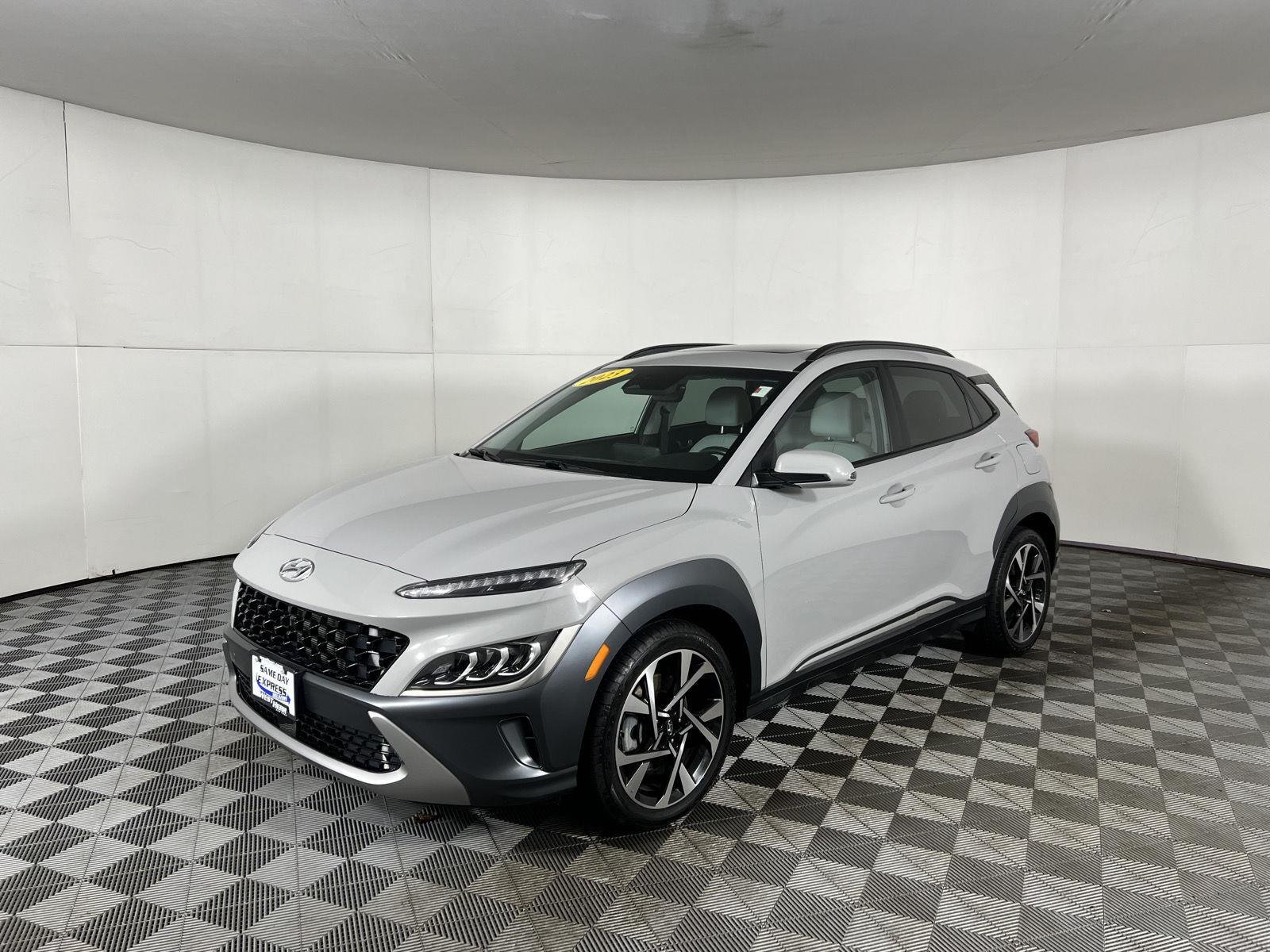 Used 2023 Cyber Silver Hyundai Limited image 4