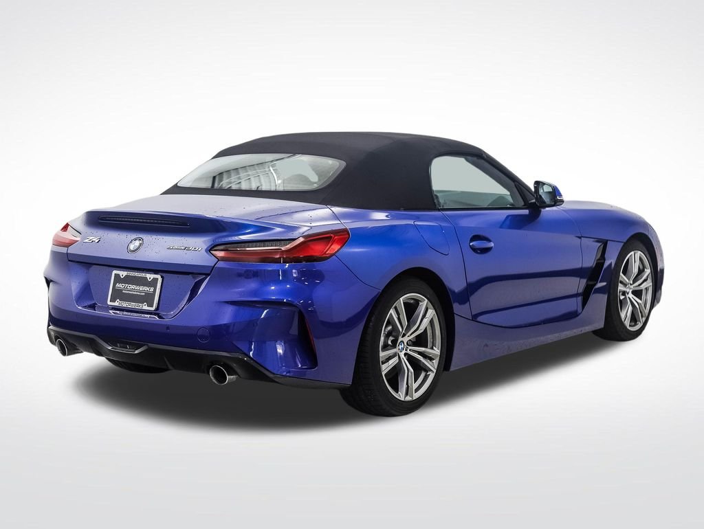 Used 2026 Blue Metallic BMW sDrive30i image 5