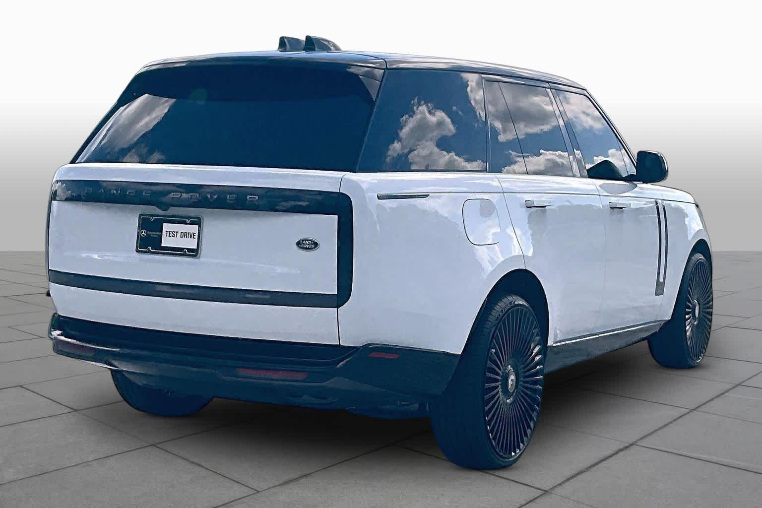 Used 2023 Icy White SV Bespoke Special Effect Satin Land Rover SE image 12